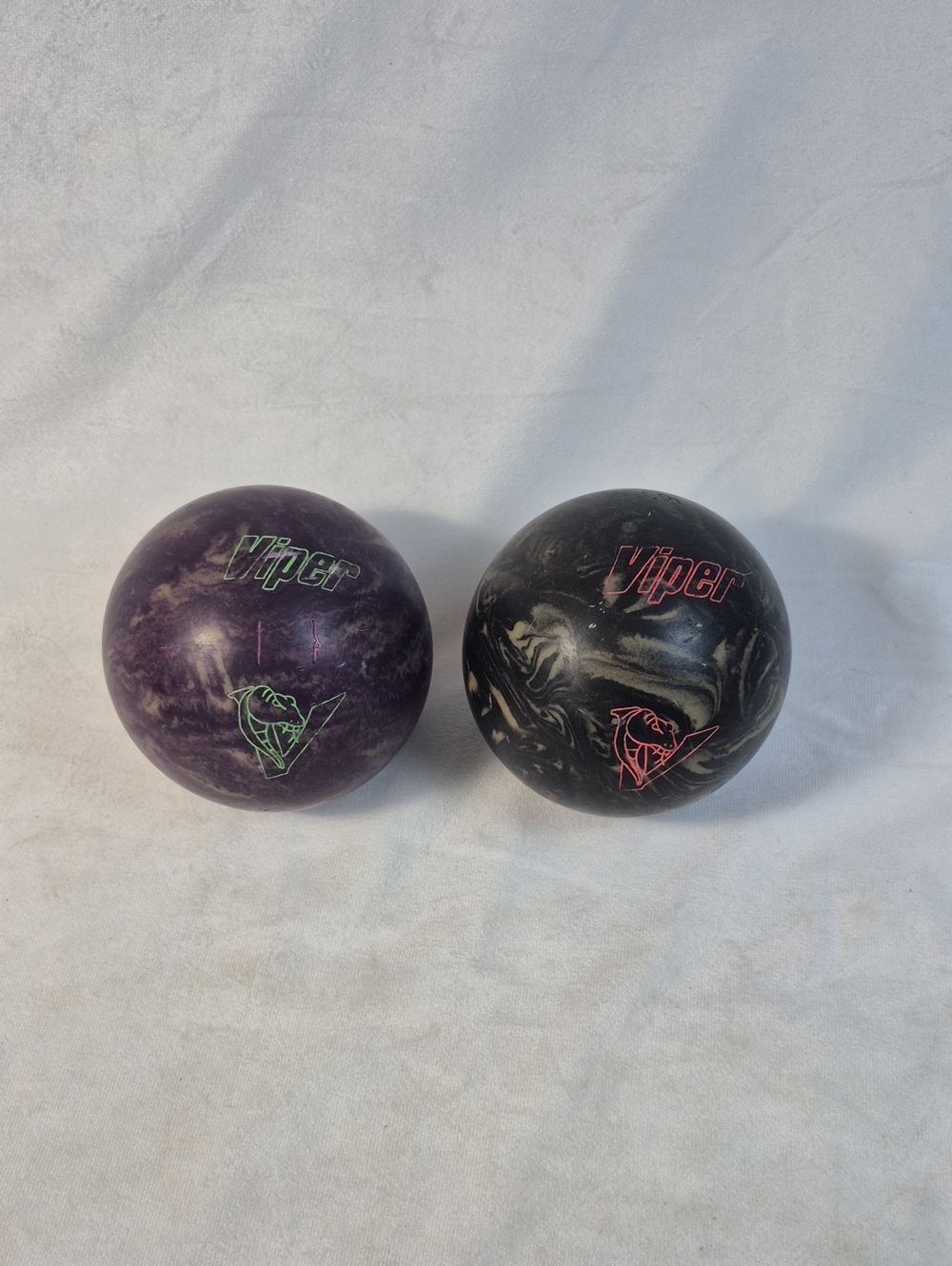 5 Pin Viper Sting Bowling Balls 1x Blk, 1x Dark Purple - Used - Fair Condition